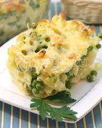 Запеканка из макарон с сыром и зеленым горошком