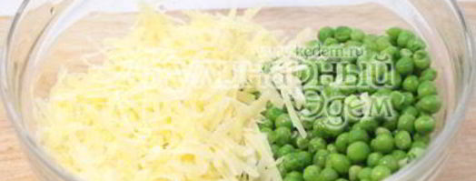 запеканка из макарон с сыром и зеленым горошком. Шаг 2