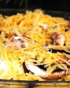 Запеканка с картофелем, цукини и грибами