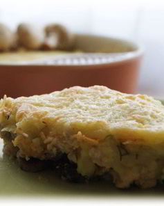 Запеканка с куриным филе, грибами и картофельным пюре