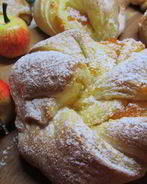 Булочки с абрикосовым джемом