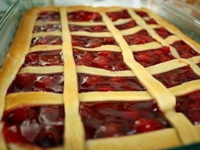 Рецепт чизкейка из слоеного теста с вишневым джемом