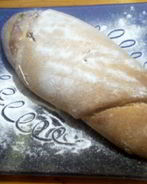 Домашняя булка с малиновым джемом