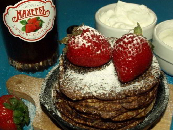 Рецепт миндальных блинков с клубничным джемом