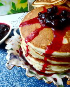 Оладушки с лимонной цедрой, коньяком и черносмородиновым джемом