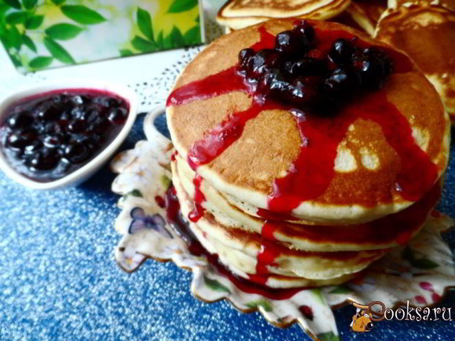 Рецепт оладушек с лимонной цедрой, коньяком и черносмородиновым джемом