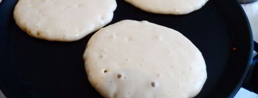 оладушки с лимонной цедрой, коньяком и черносмородиновым джемом. Шаг 3