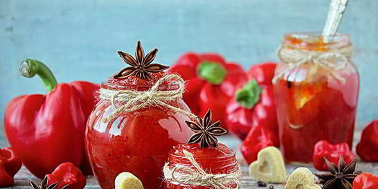 Пряный джем из сладкого и жгучего перца