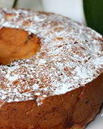 Сдобный венок с маком и сливовым джемом