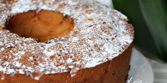 Сдобный венок с маком и сливовым джемом