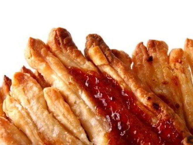 Рецепт жареного в тесте камамбер с клюквенным джемом