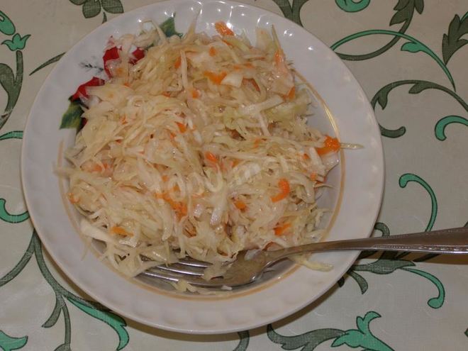 Рецепт капусты квашеной с чесноком в рассоле в банках на зиму