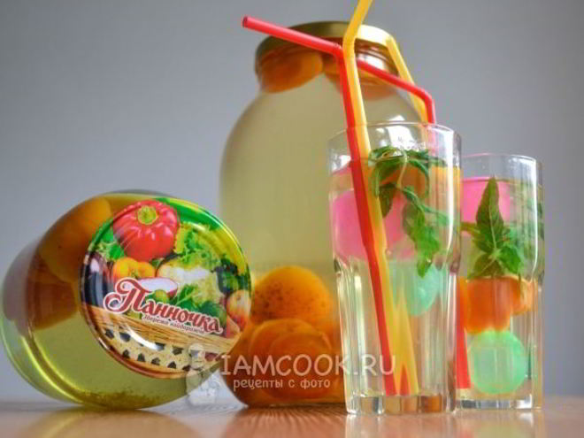 Рецепт компота из абрикосов с лимоном на зиму