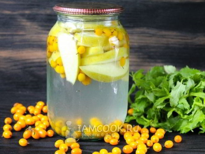 Рецепт компота из облепихи и яблок на зиму