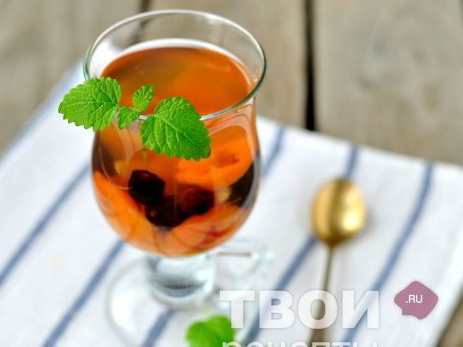 Рецепт компота из сухофруктов с лимоном и мелиссой
