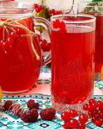 Компот с яблоками, малиной, калиной и айвой