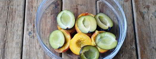 компот с яблоками, сливами и персиками на зиму. Шаг 7