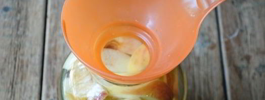 компот с яблоками, сливами и персиками на зиму. Шаг 11