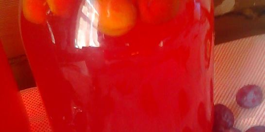 Сливовый компот с пряностями