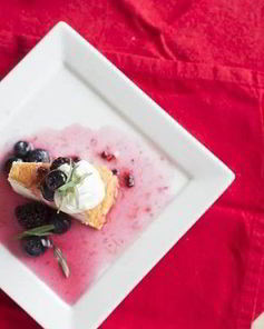 Ванильный торт с ягодным компоте