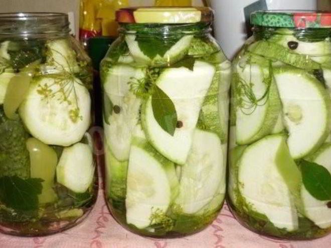Рецепт консервированных кабачков с хреном и листьями смородины