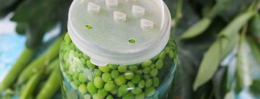 консервированные огурцы с зеленым горошком на зиму. Шаг 8