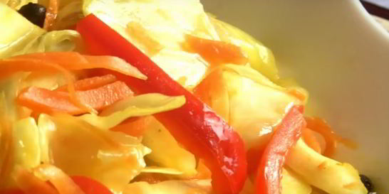 Капуста, маринованная с перцем и куркумой