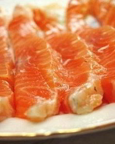 Красная рыба, маринованная с коньяком