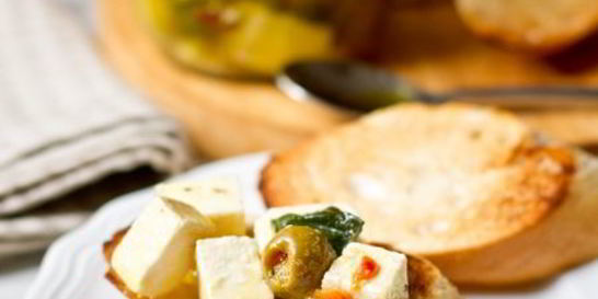 Маринованная фета с оливками