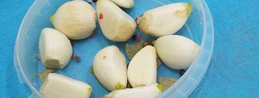 маринованный чеснок. Шаг 3