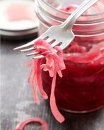 Маринованный красный лук