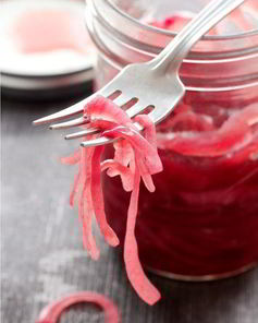 Маринованный красный лук