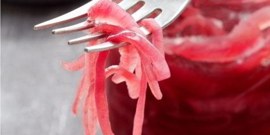 Маринованный красный лук