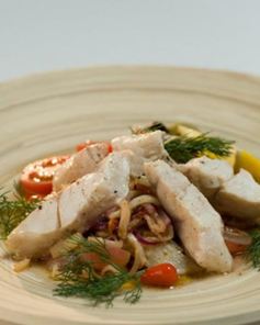 Маринованный морской окунь с сельдереем и виноградом