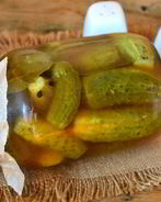 Маринованные огурцы в литровых банках