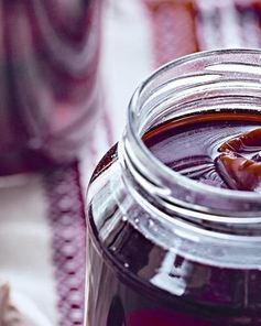 Маринованные сливы с чесноком