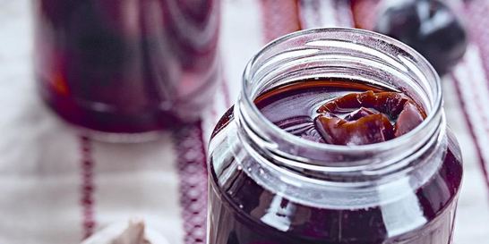 Маринованные сливы с чесноком