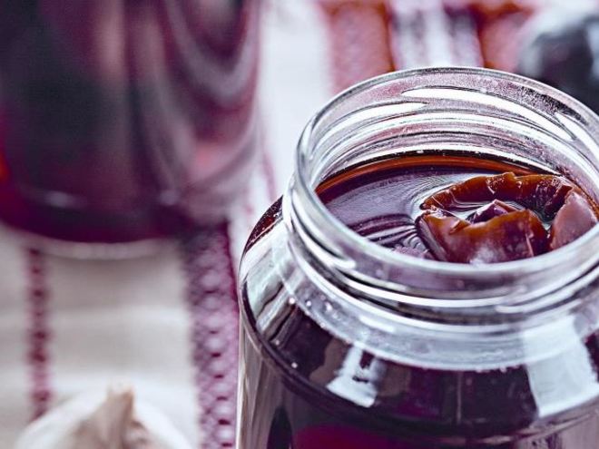 Рецепт маринованных слив с чесноком