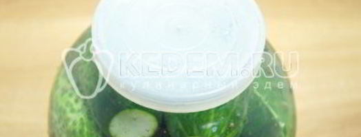 хрустящие малосольные огурцы в банке. Шаг 6