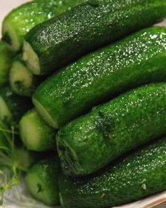 Малосольные огурчики с чесноком