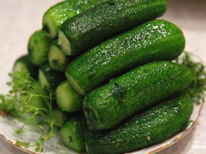 Рецепт малосольных огурчиков с чесноком