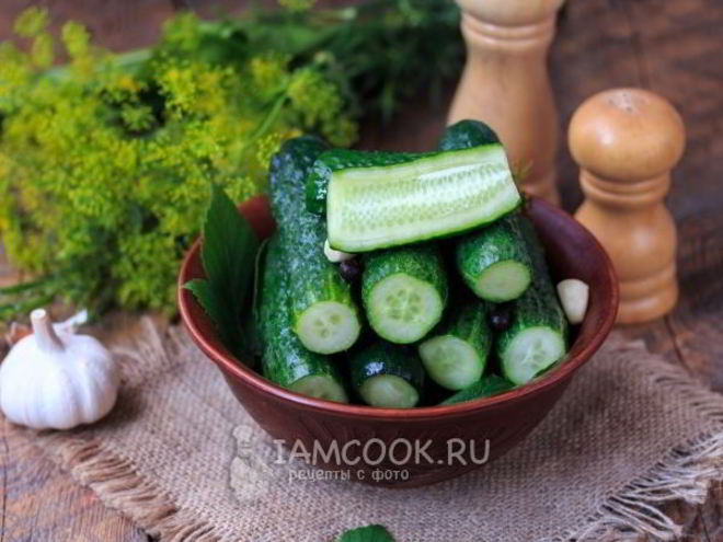 Рецепт малосольных огурцов в кастрюле