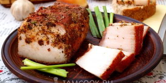 Сало в луковой шелухе