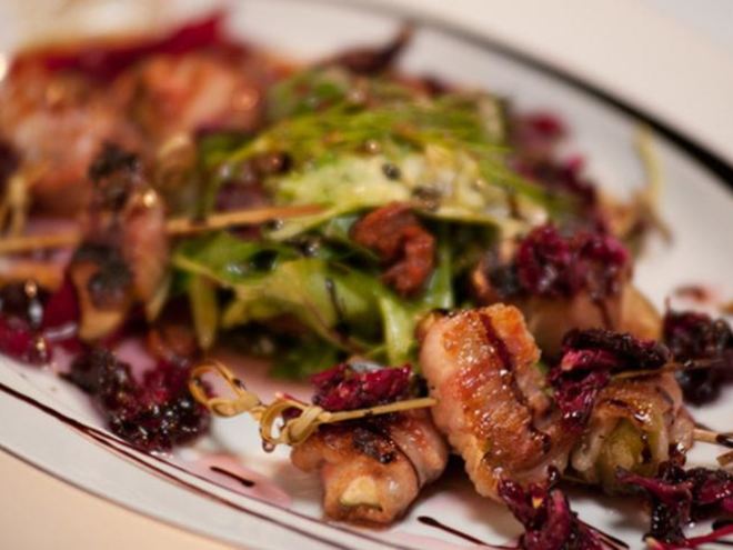 Рецепт инжира в беконе с вареньем из лепестков роз