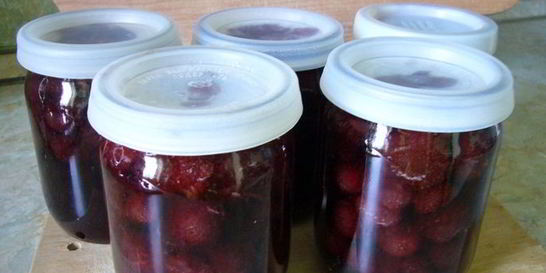 Клубничное варенье с целыми ягодами