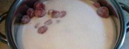 клубничное варенье с целыми ягодами. Шаг 2