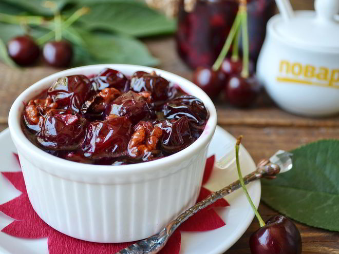 Рецепт варенья из черешни с грецкими орехами