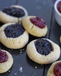 Выпечка с черничным вареньем