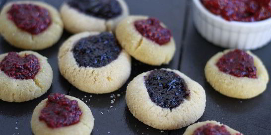 Выпечка с черничным вареньем