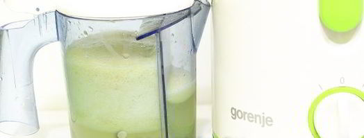 яблочный сок через соковыжималку. Шаг 4